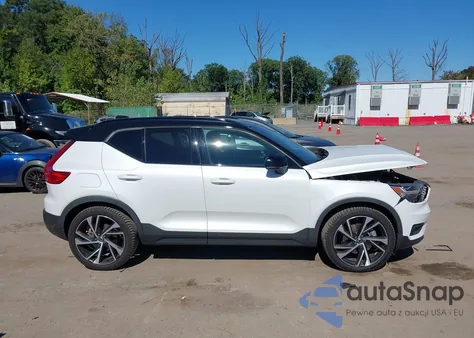 2022 Volvo Xc40 T5 R-Design z USA, uszkodzony, nr VIN YV4162UM5N2648695